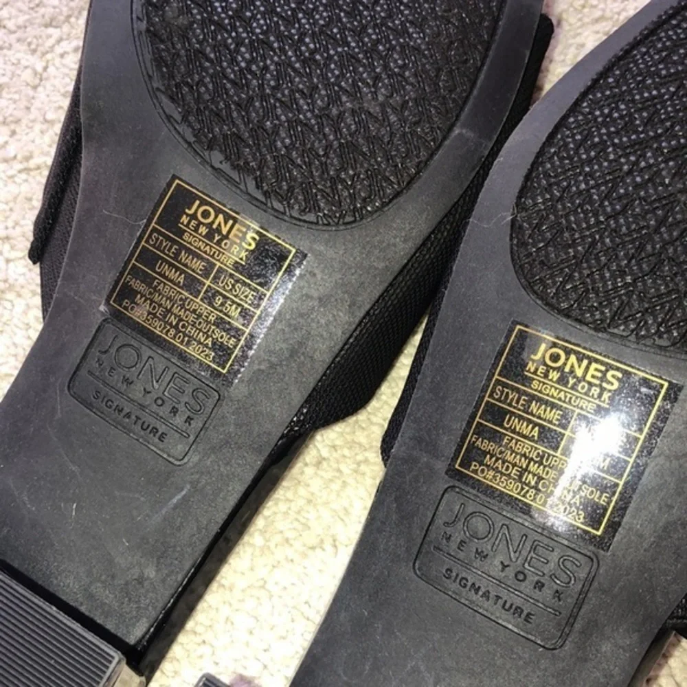 Jones New York Signature Unma‎ Patent Block Heel Slide On Sandals Black 9.5 NWOT